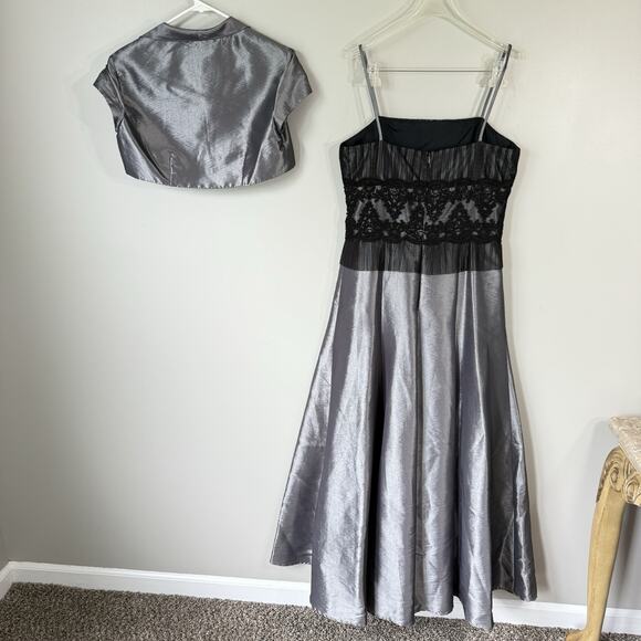 Milla Bell Prom Dress Gray Silver Black Lace Vampy Goth Gown Size 8 Fit Flare - Picture 4 of 9
